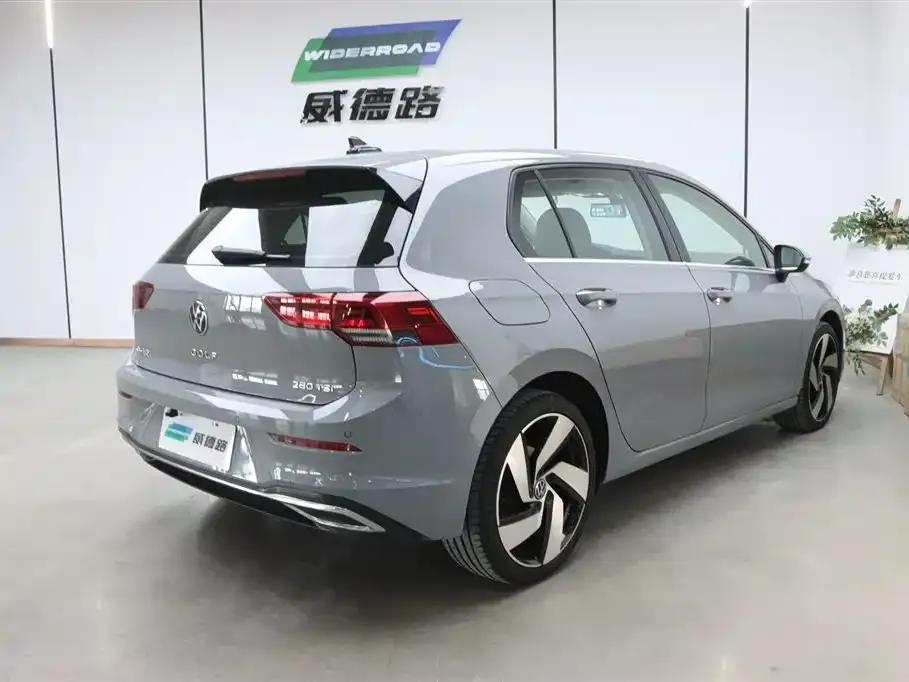 Volkswagen Golf 2023 из CN, фото 3