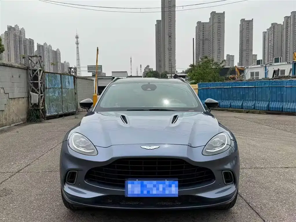 Aston Martin DBX