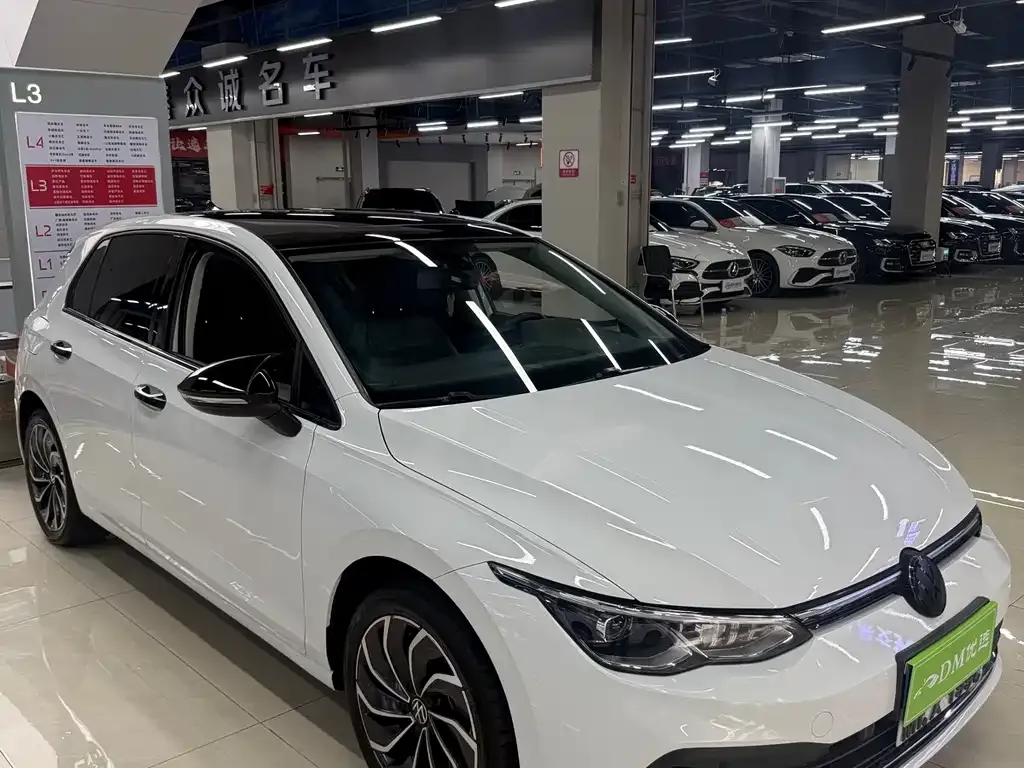 Volkswagen Golf 2023 из CN, фото 1