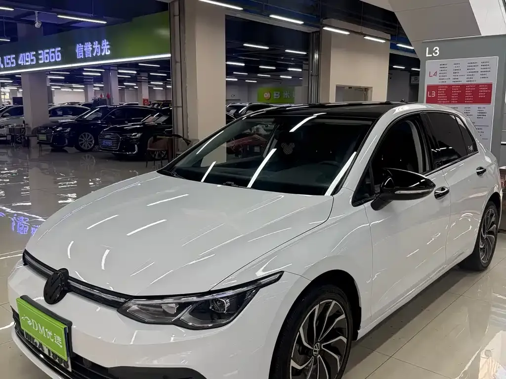 Volkswagen Golf 2023 из CN, фото 2