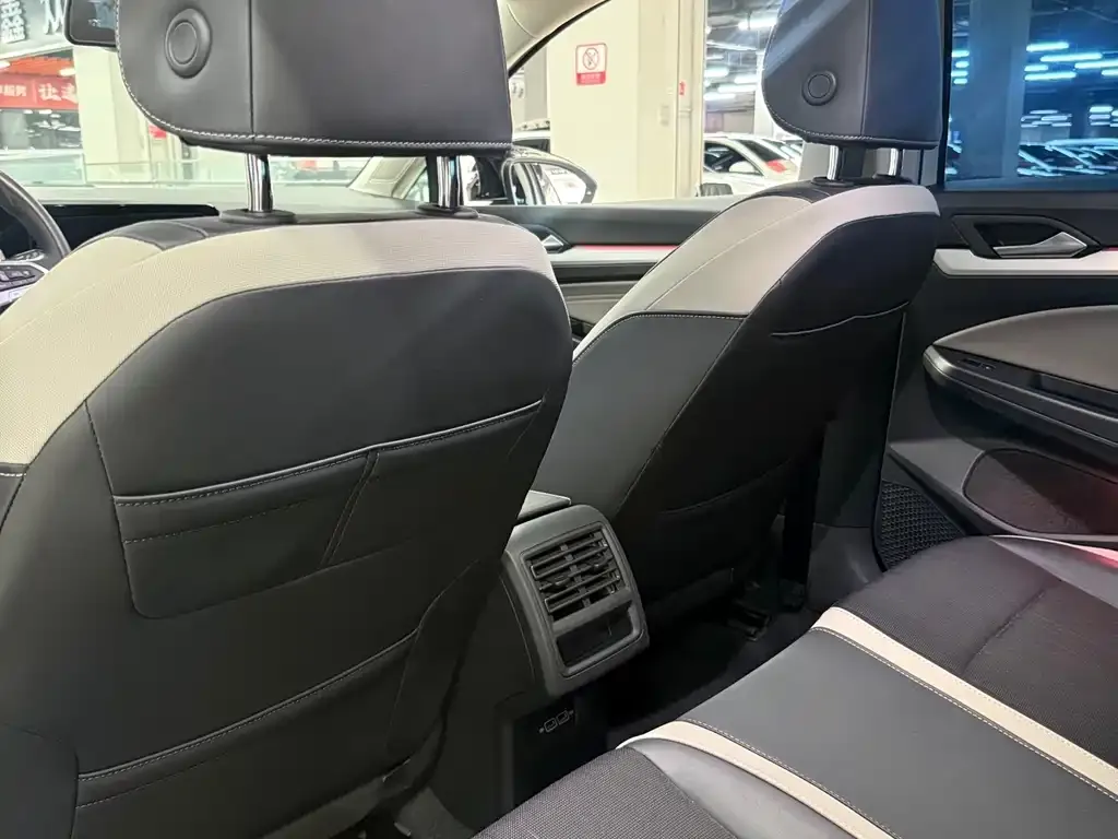 Volkswagen Golf 2023 из CN, фото 5