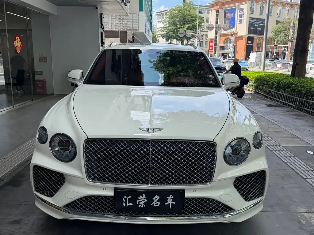 Bentley Bentayga — фото 1