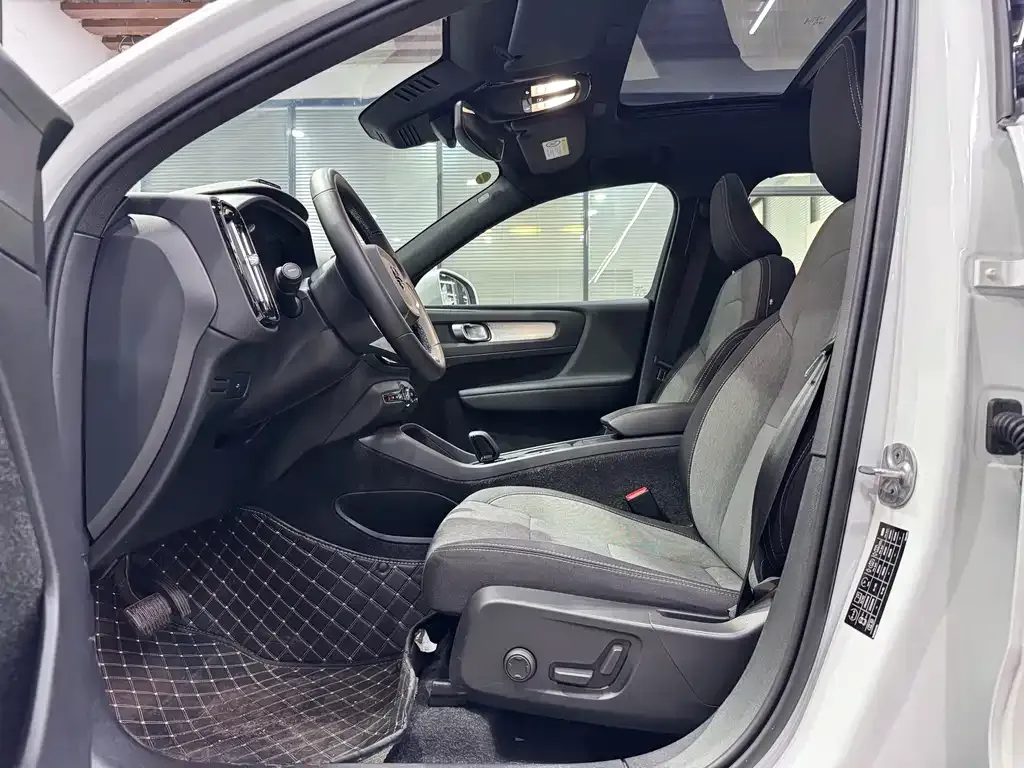 Volvo XC40 2023 из CN, фото 9