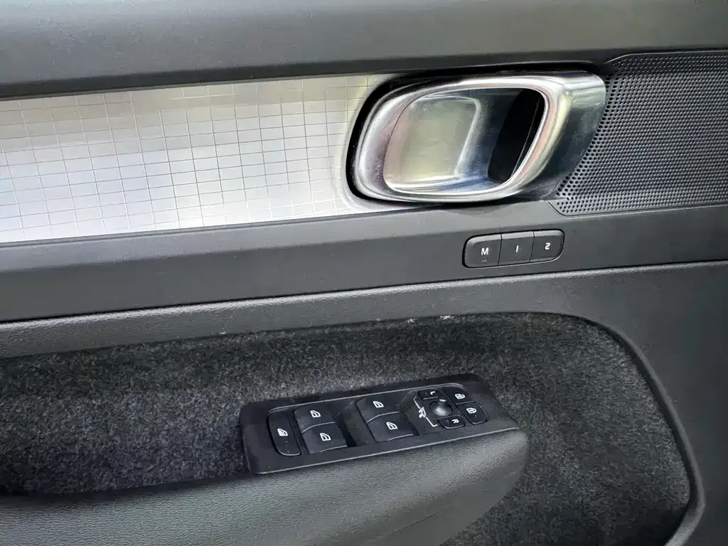 Volvo XC40 2023 из CN, фото 8