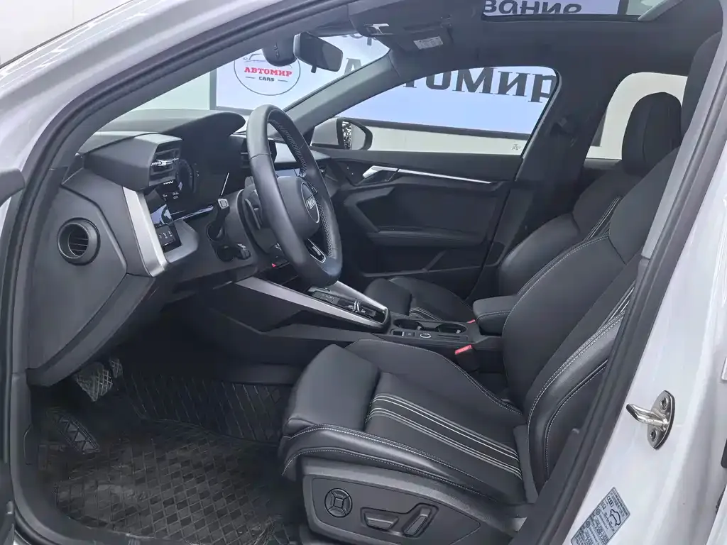 Audi A3 2023 из CN, фото 3