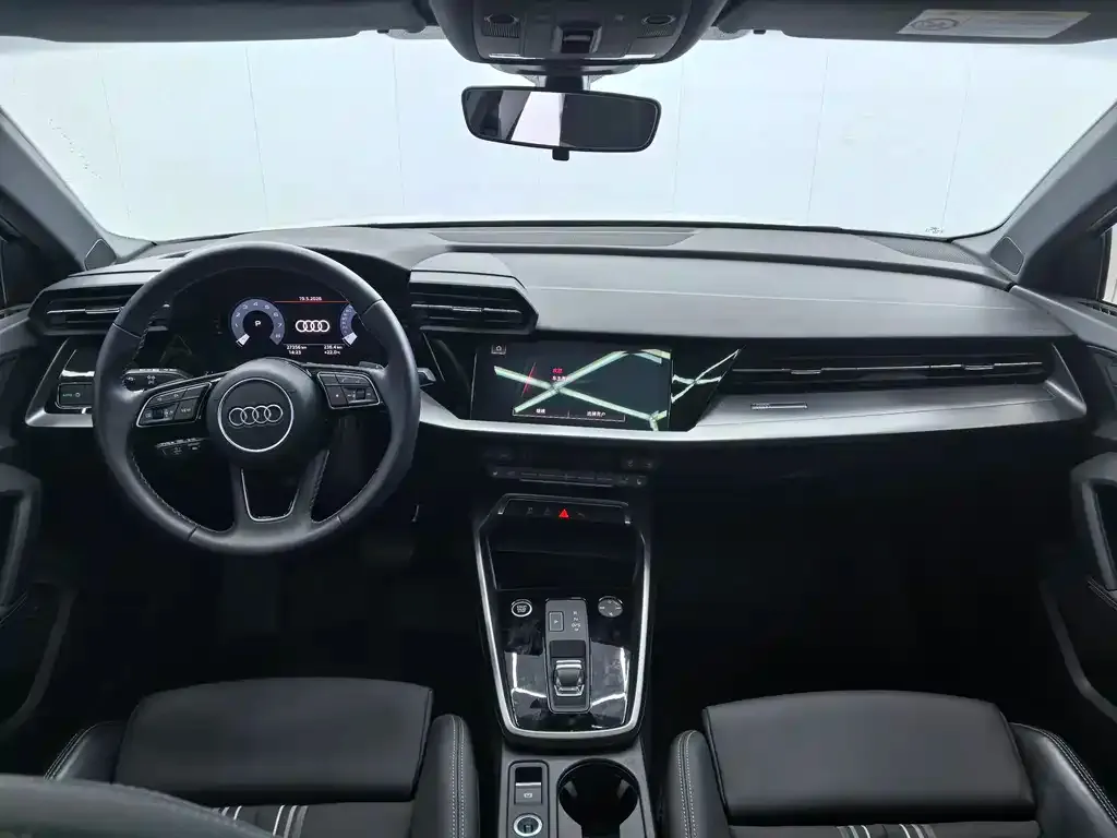 Audi A3 2023 из CN, фото 2