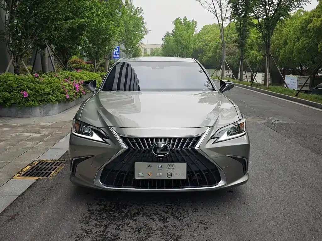Lexus ES — фото 9