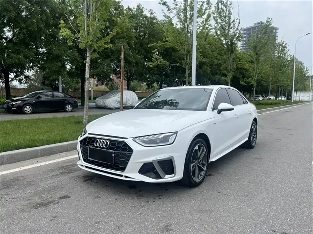 Audi A4L 2023 из CN, фото 1
