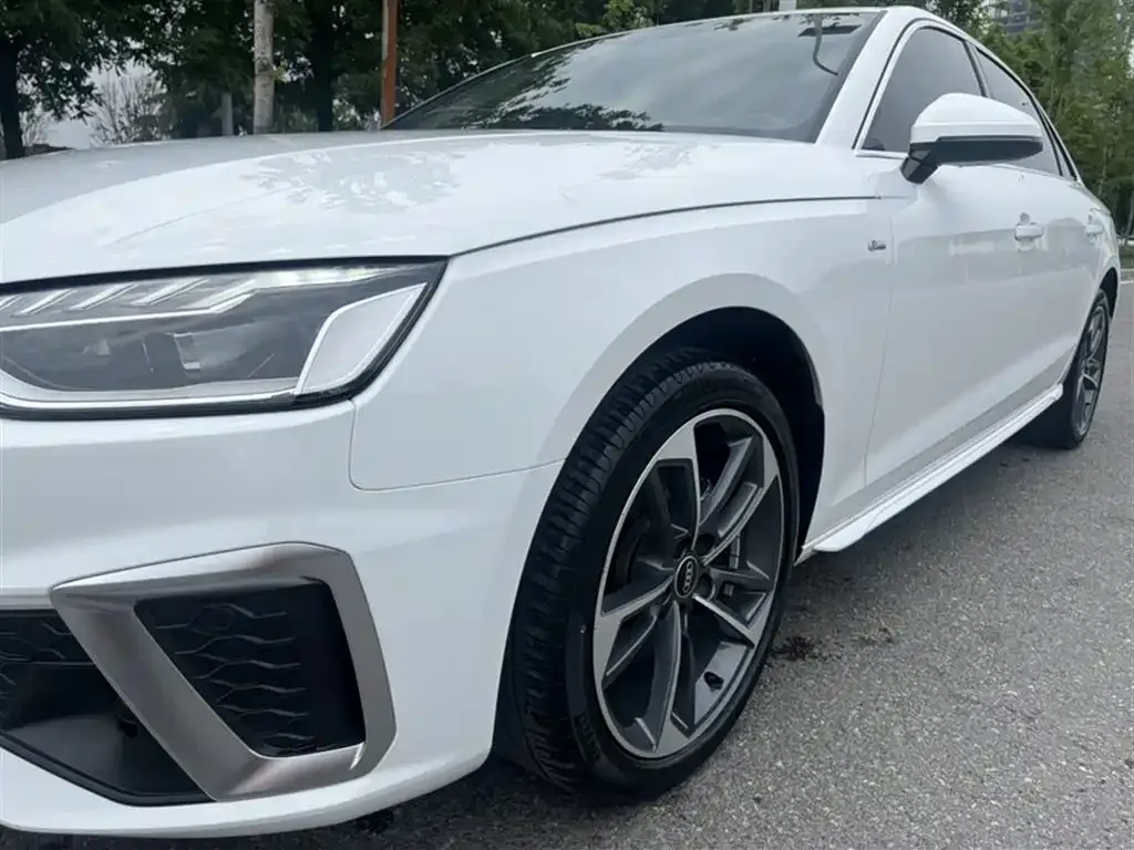 Audi A4L 2023 из CN, фото 4