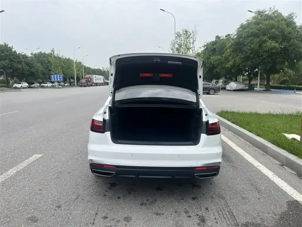 Audi A4L 2023 из CN, фото 5