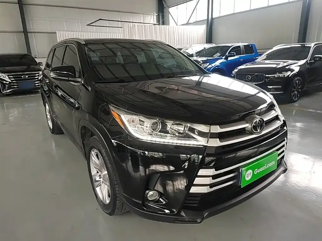 Toyota Highlander — фото 10