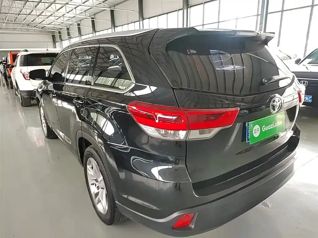Toyota Highlander — фото 7