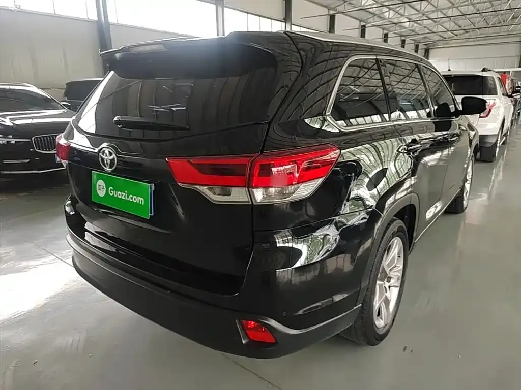 Toyota Highlander — фото 5