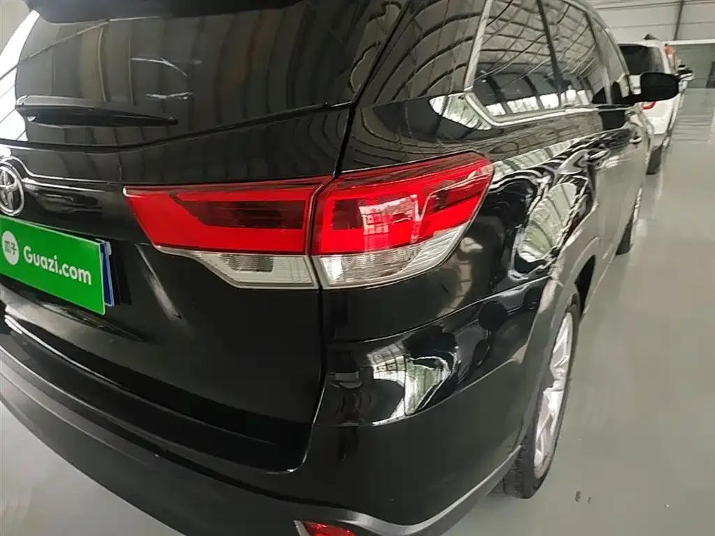 Toyota Highlander — фото 4