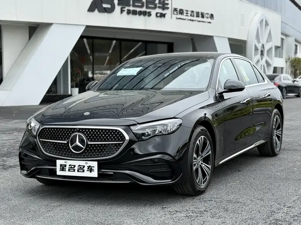 Mercedes-Benz E-Class — фото 1
