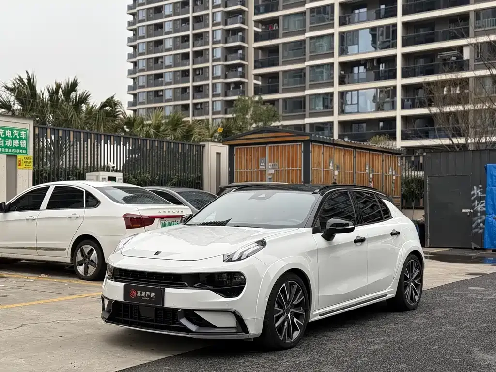 Lynk & Co 02 Hatchback