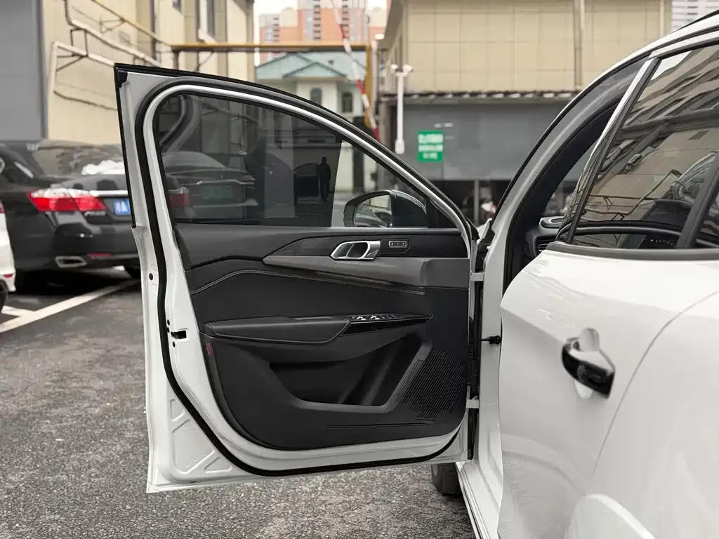 Lynk & Co 02 Hatchback 2023 из CN, фото 5
