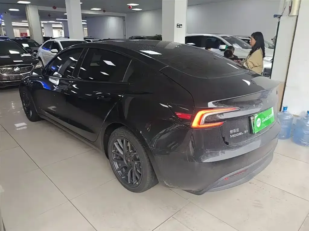 Tesla Model 3 — фото 2