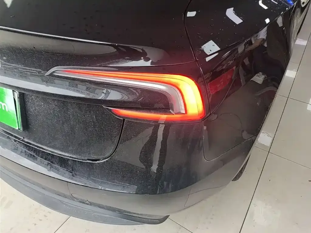 Tesla Model 3 — фото 9