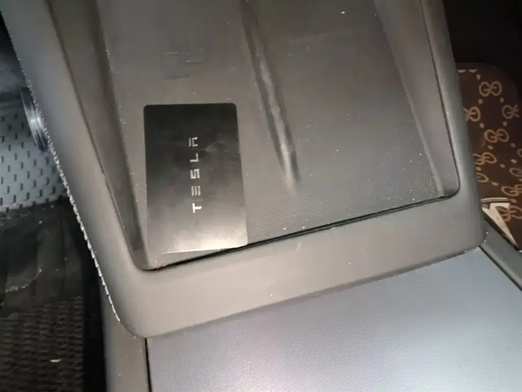 Tesla Model 3 — фото 5