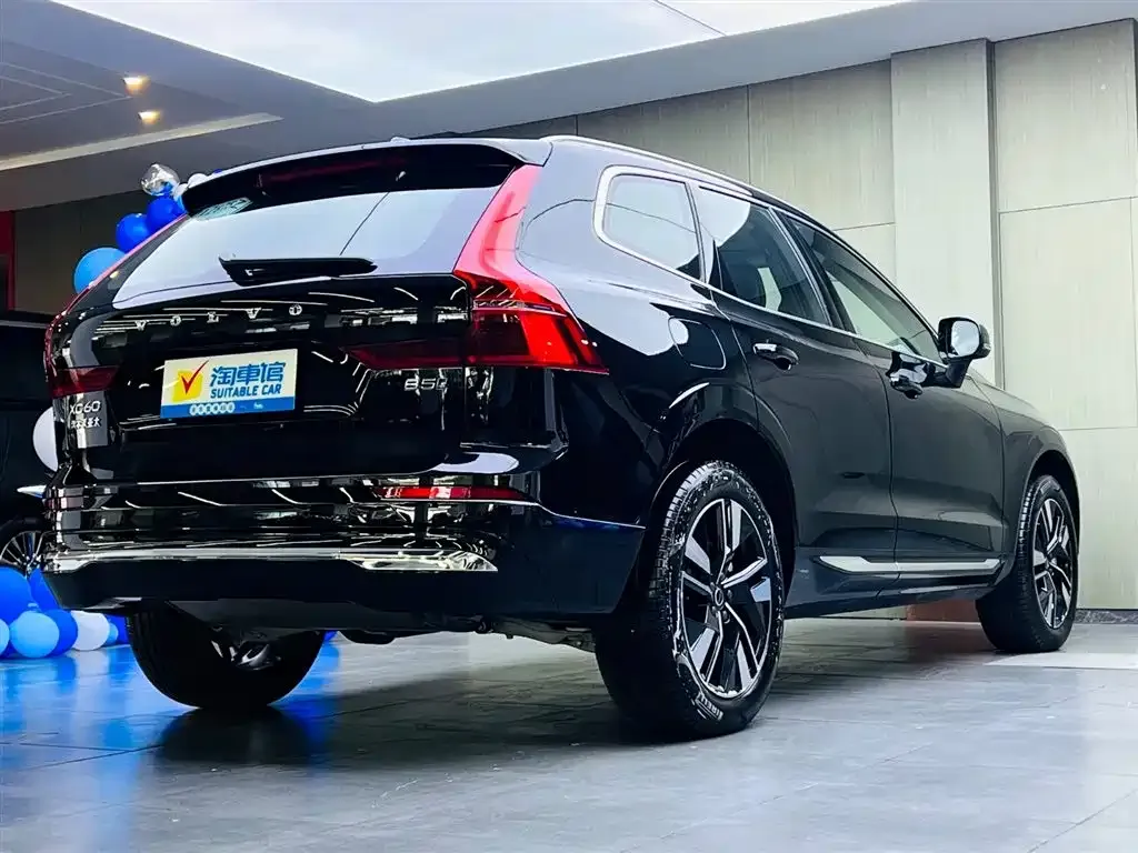 Volvo XC60 — фото 8