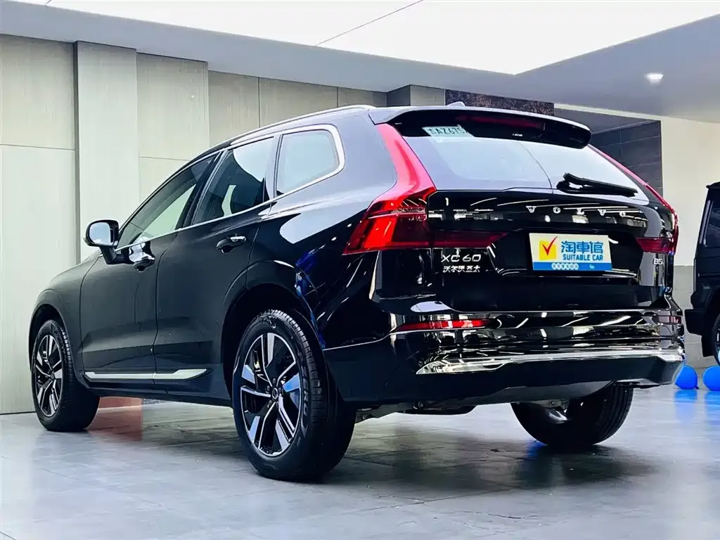 Volvo XC60 — фото 9