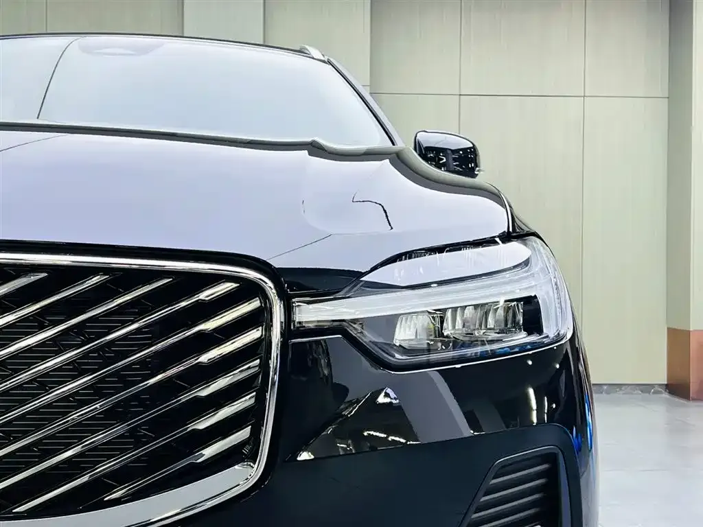 Volvo XC60 — фото 10