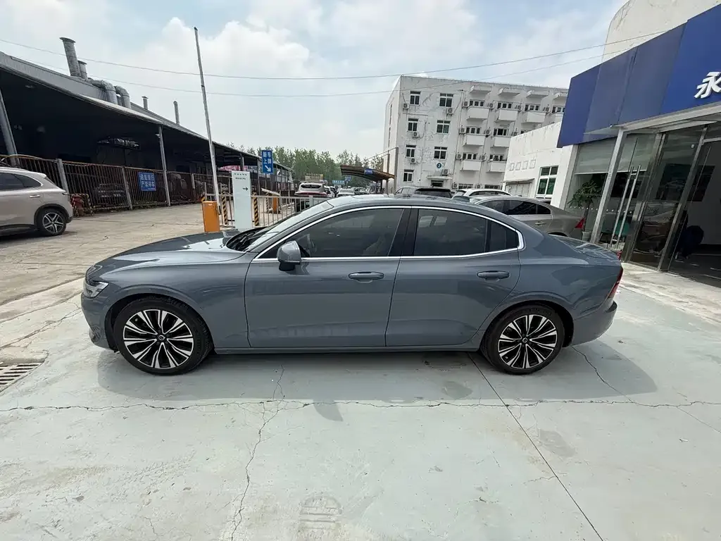 Volvo S60 2023 из CN, фото 5