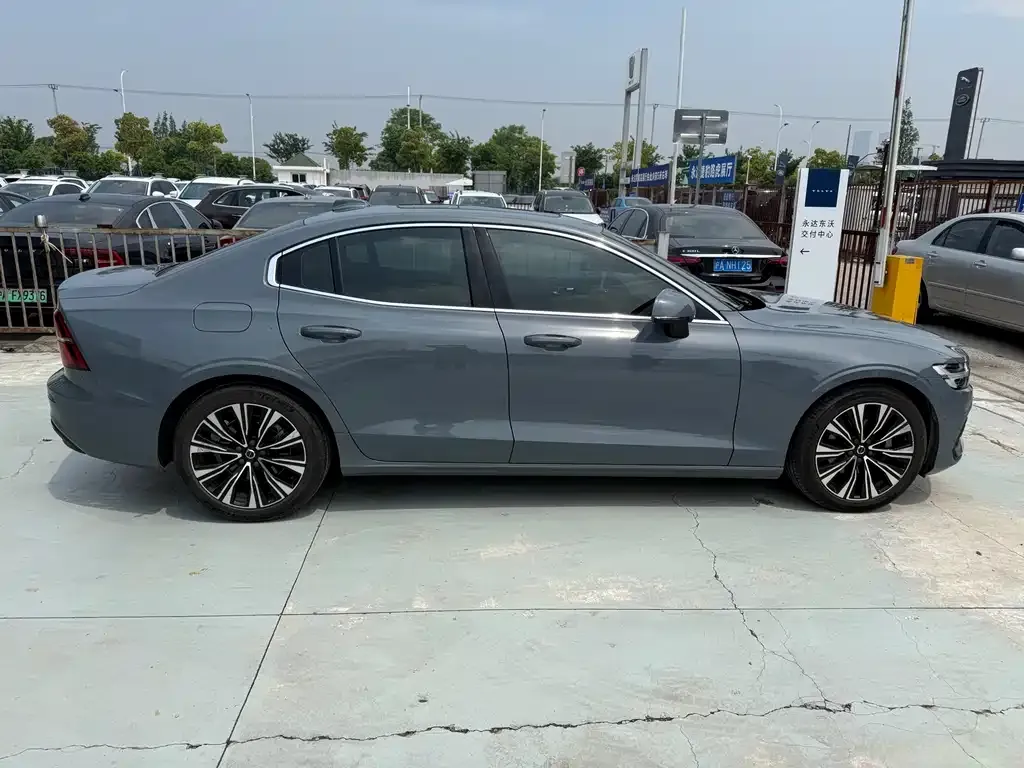 Volvo S60 2023 из CN, фото 9