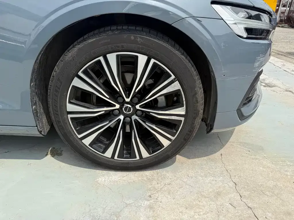 Volvo S60 2023 из CN, фото 4