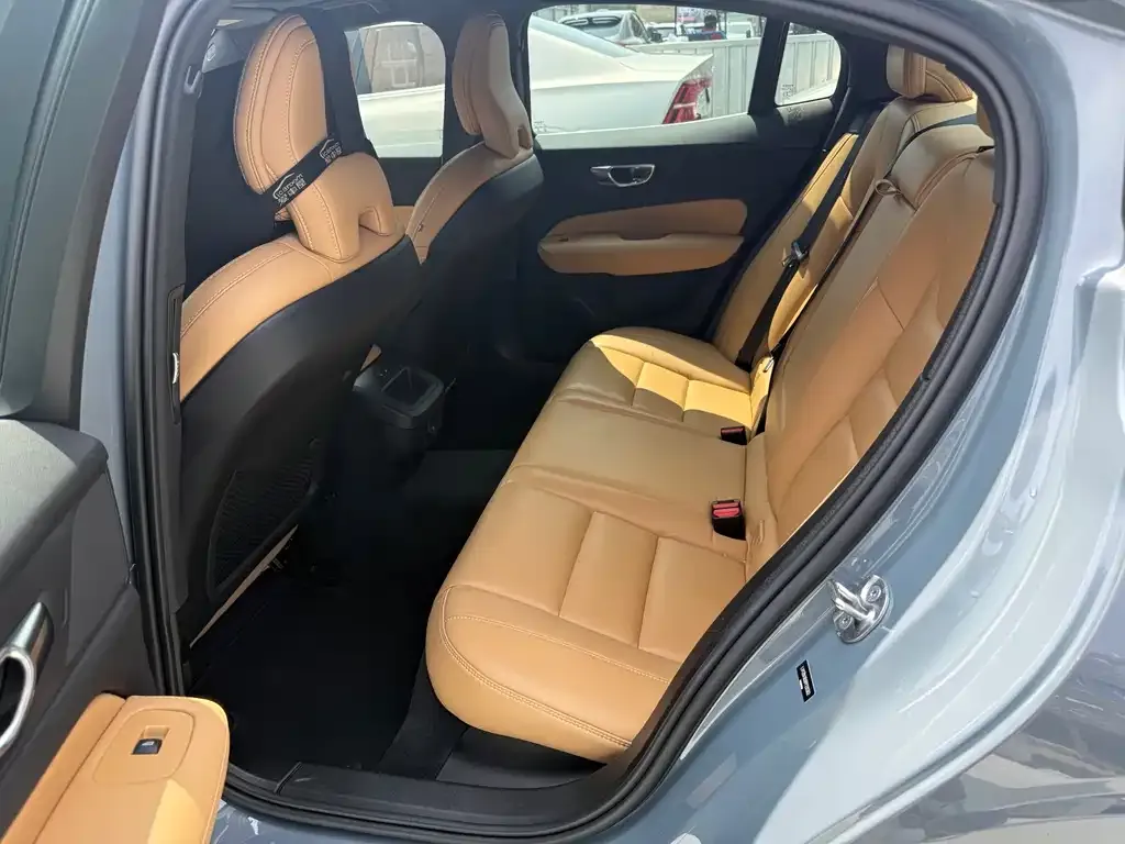 Volvo S60 2023 из CN, фото 3