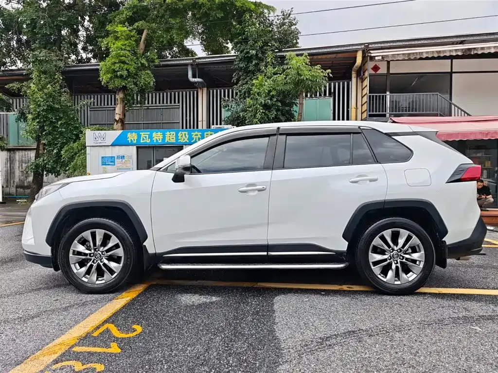 Toyota Wildlander — фото 10