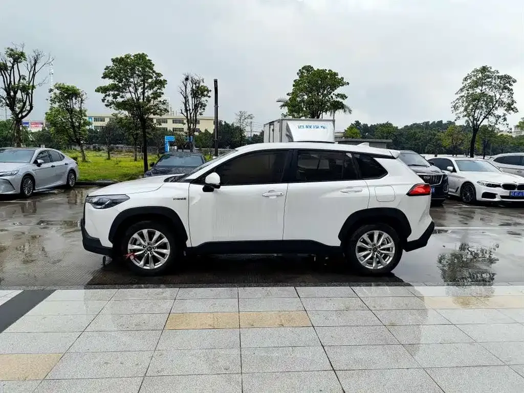 Toyota Corolla Cross 2024 из CN, фото 9