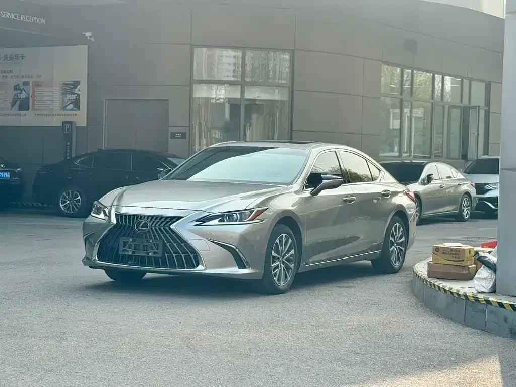 Lexus ES — фото 10