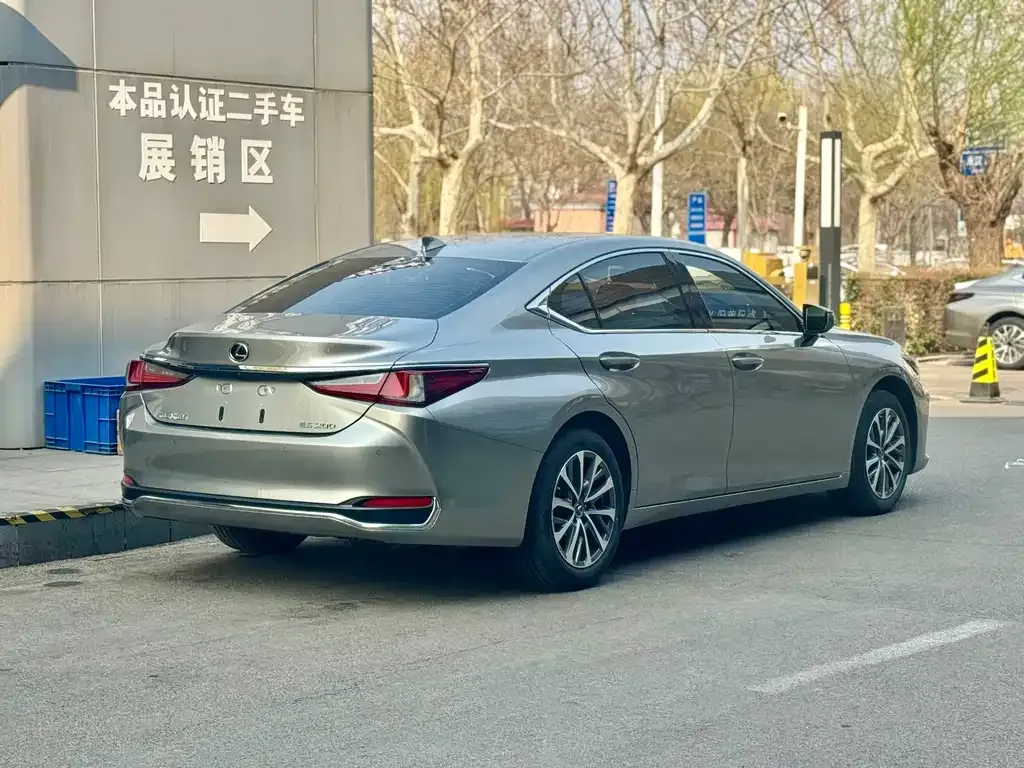 Lexus ES — фото 8