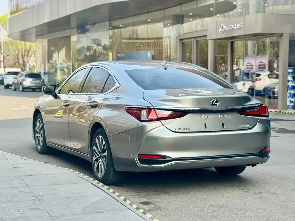 Lexus ES — фото 6