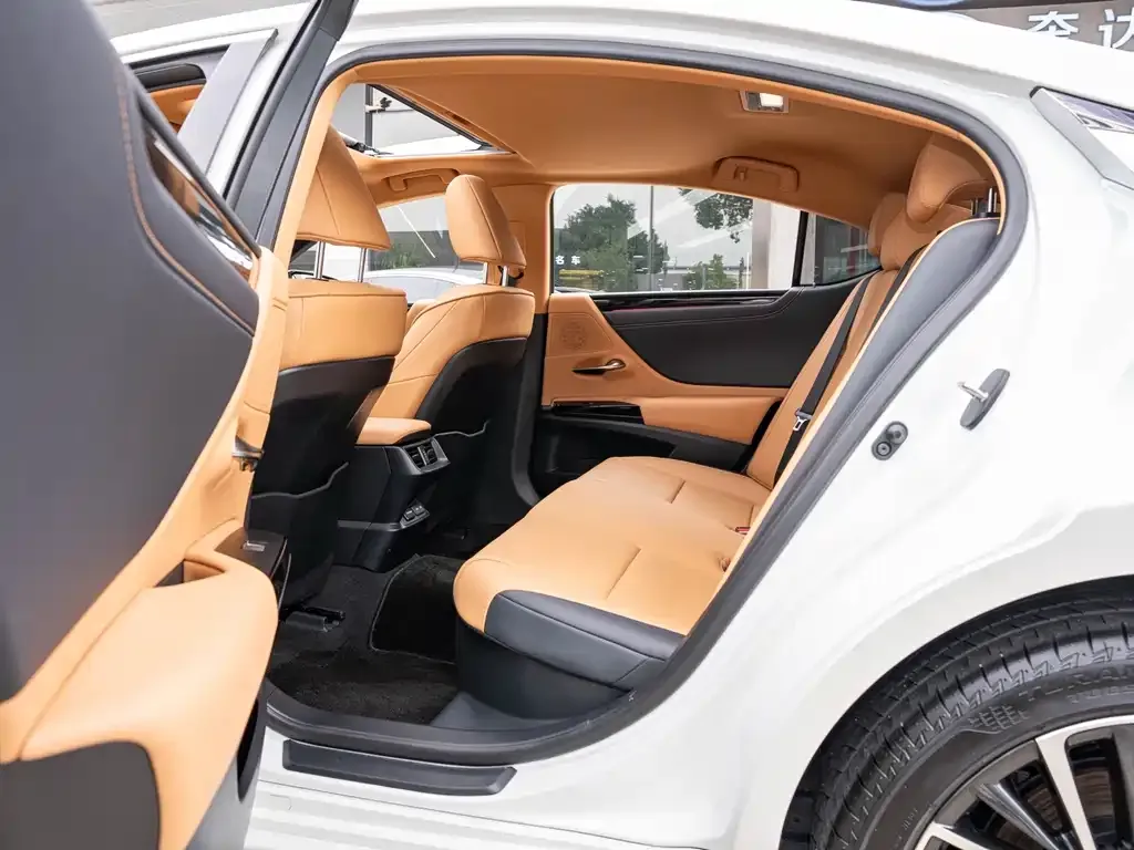 Lexus ES 2023 из CN, фото 9