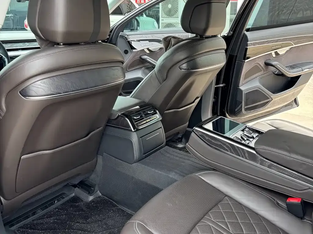 Audi A8 2024 из CN, фото 7