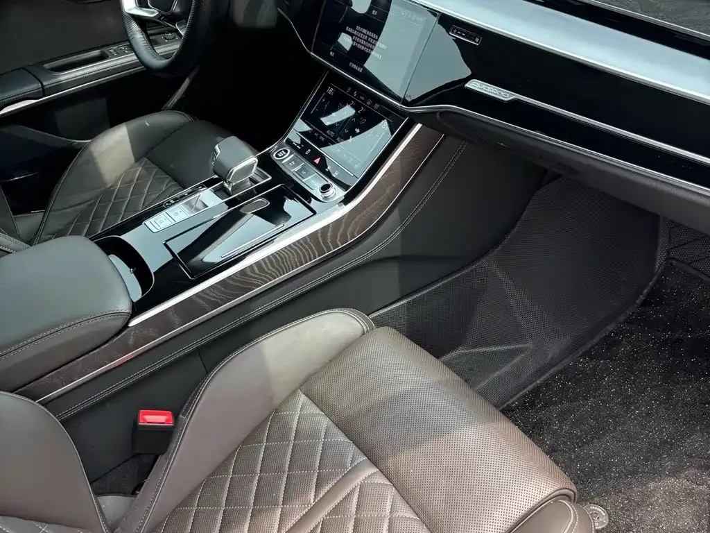 Audi A8 2024 из CN, фото 9