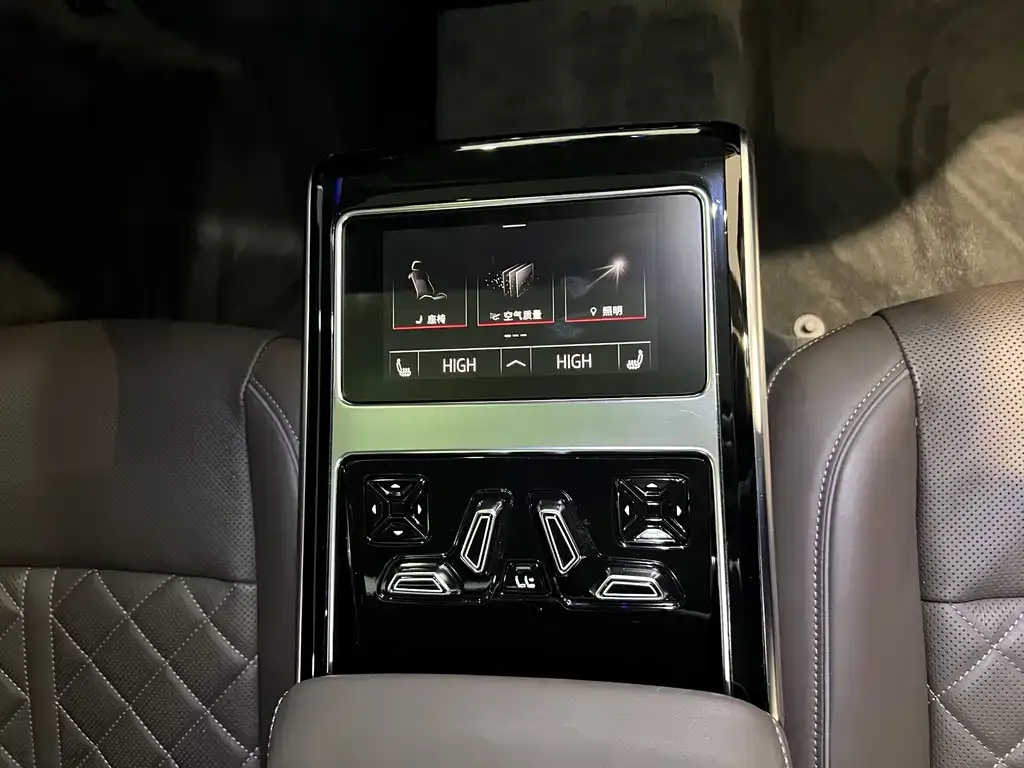 Audi A8 2024 из CN, фото 10
