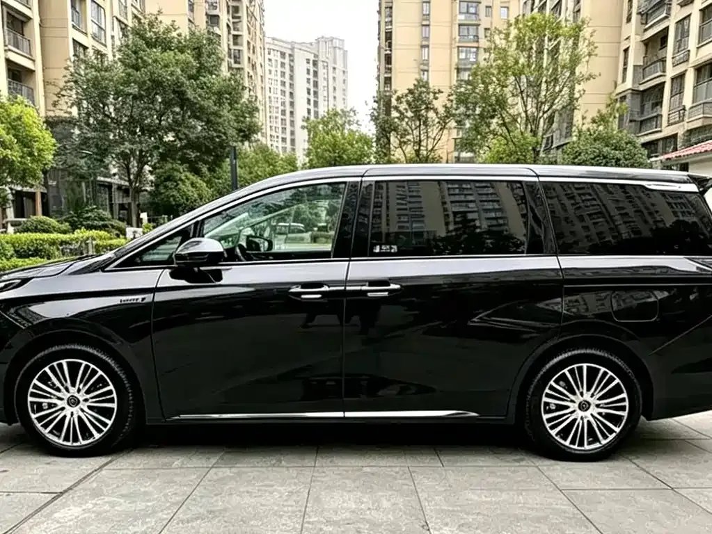 GAC Motor 传祺E8 PHEV — фото 6