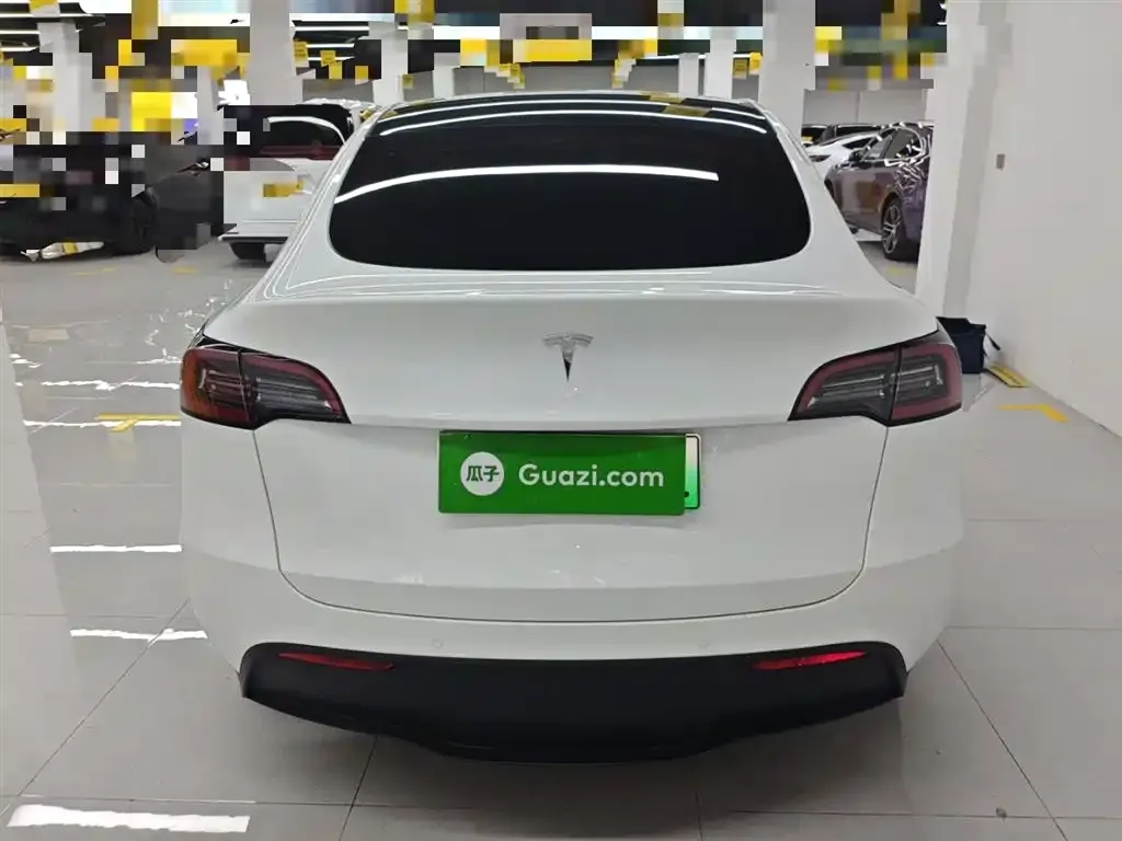 Tesla Model Y — фото 8