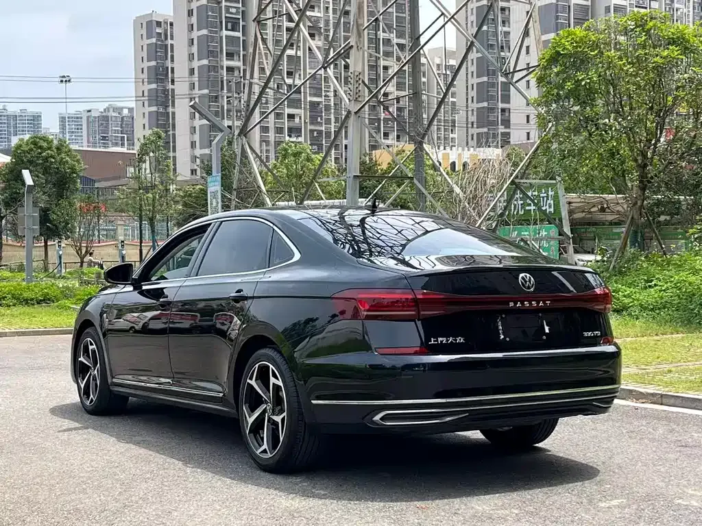 Volkswagen Passat — фото 10