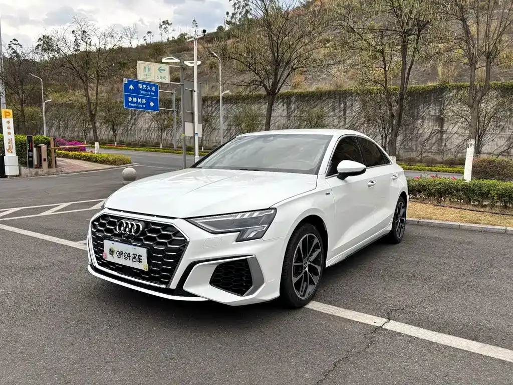 Audi A3 — фото 1