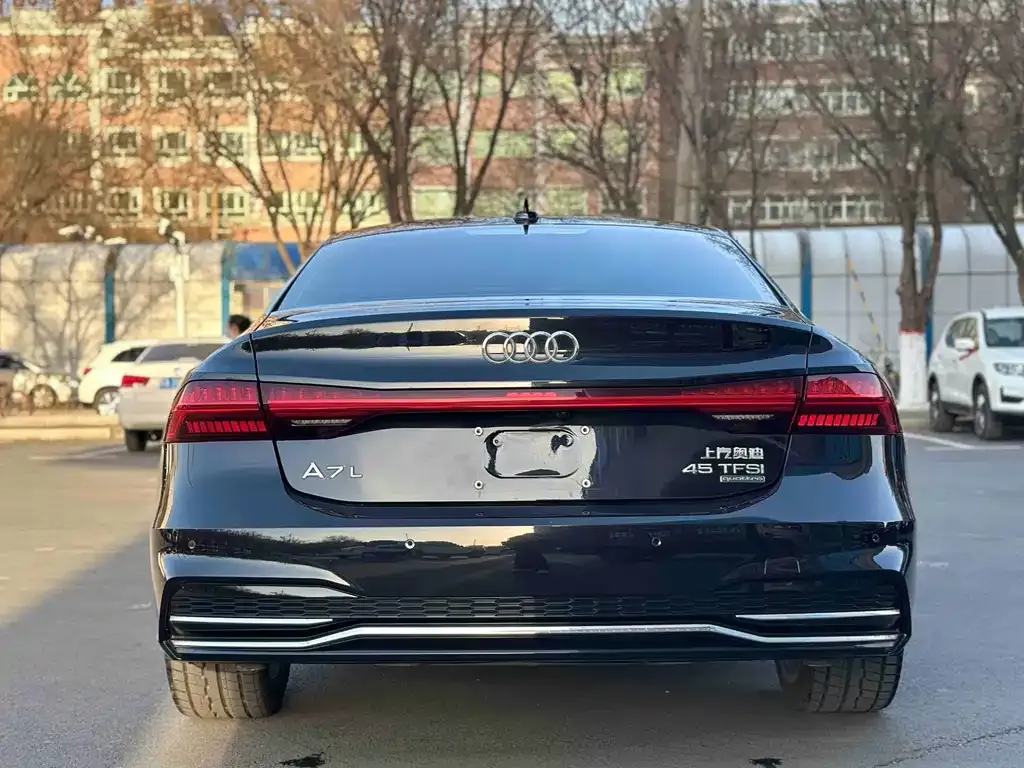 Audi A7L — фото 9