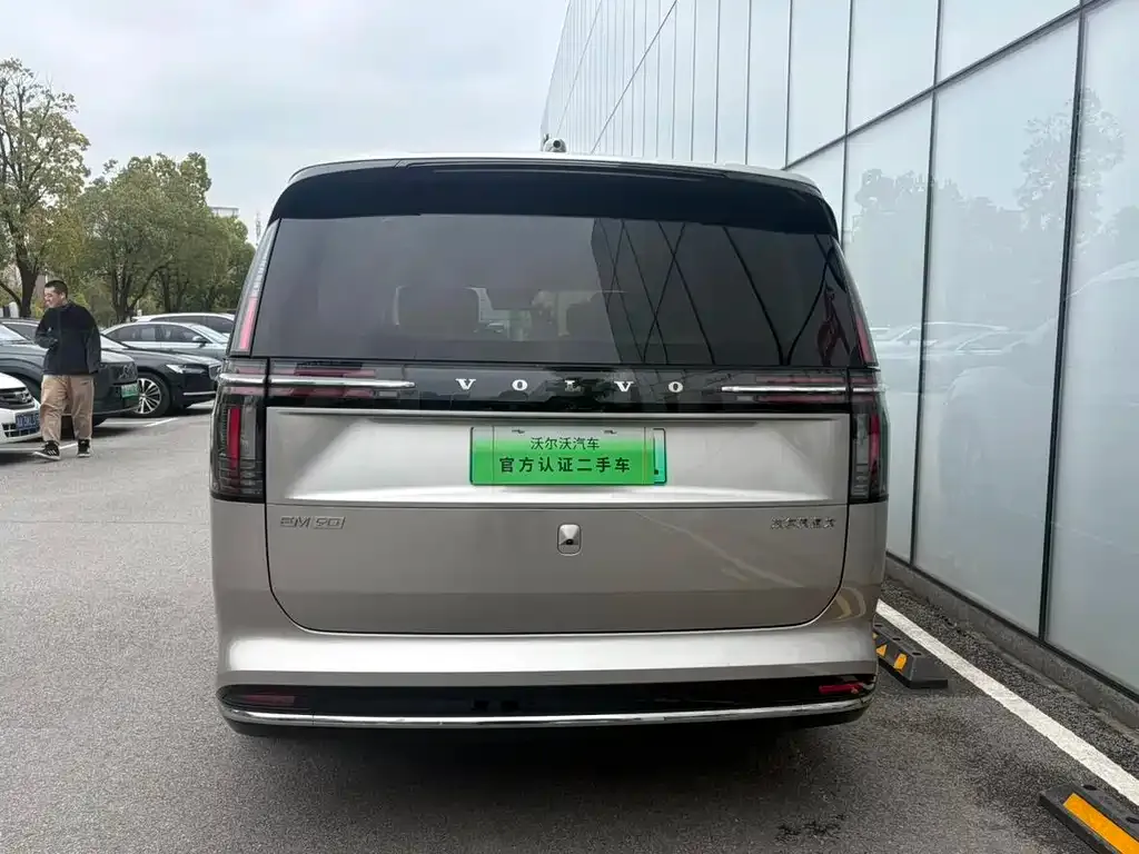 Volvo EM90 2024 из CN, фото 8