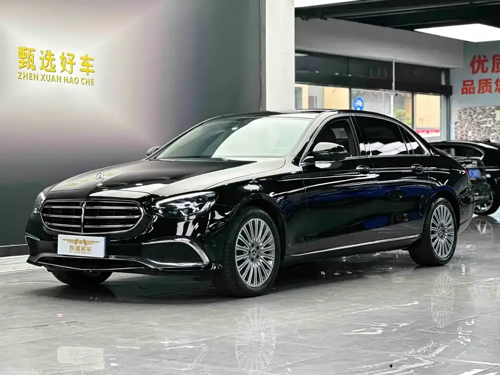 Mercedes-Benz E-Class — фото 1
