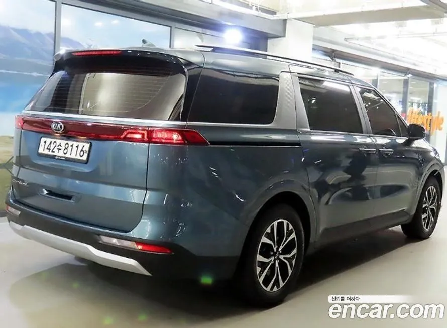 Kia Carnival — фото 4