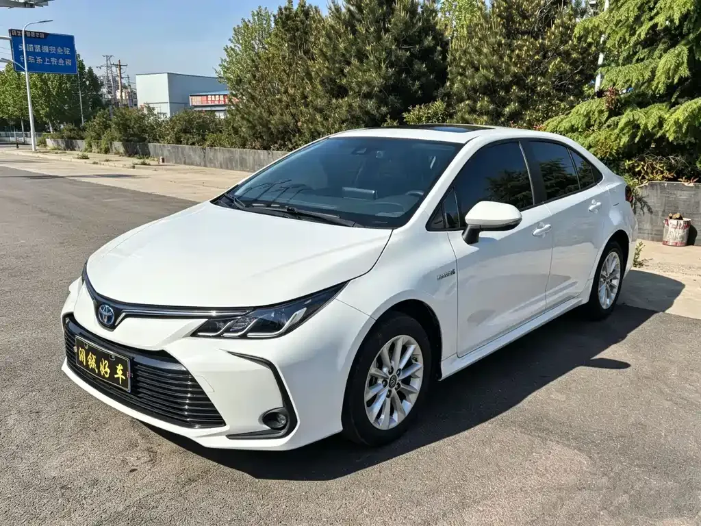 Toyota Corolla — фото 1