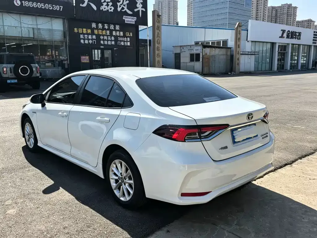 Toyota Corolla — фото 9